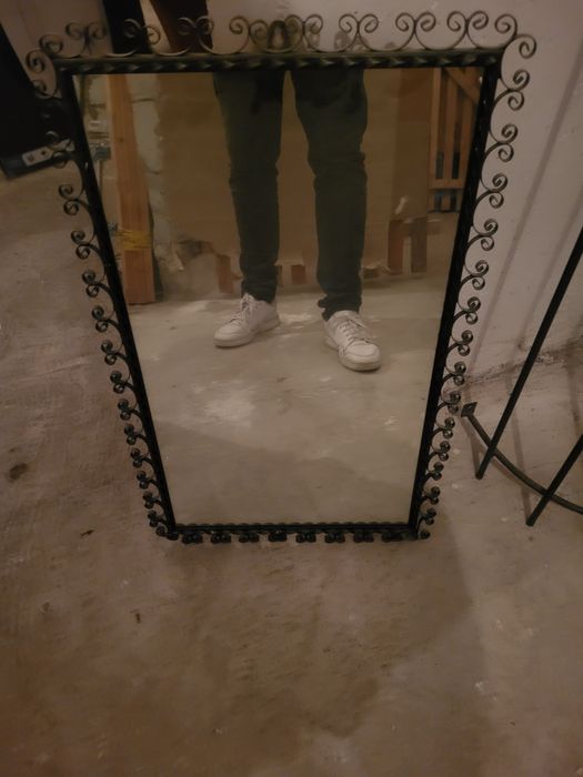 Lustro w metalowej ramce