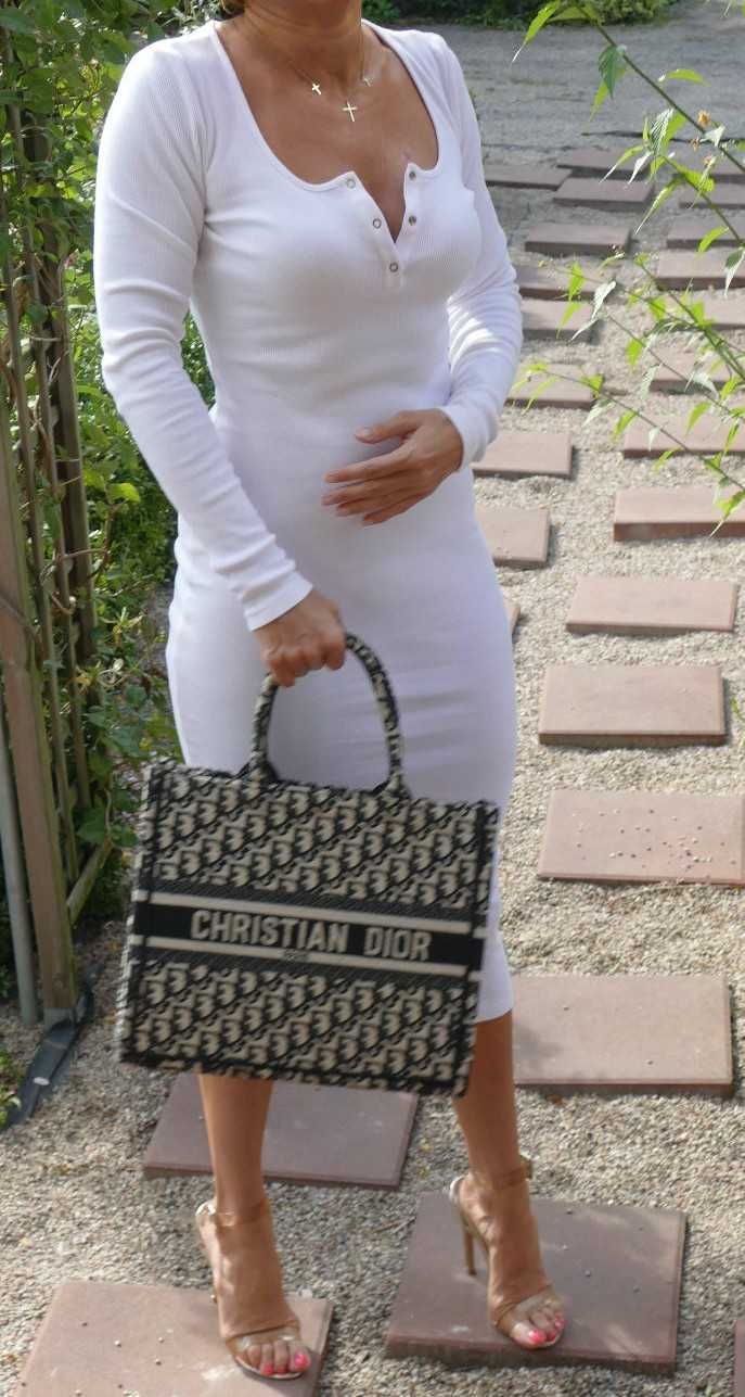 Sukienka prążkowana biała Nudyess midi