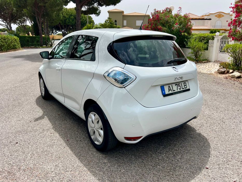 Renault Zoe r 240 life com bateria própria, autonomia urbana 140 kms