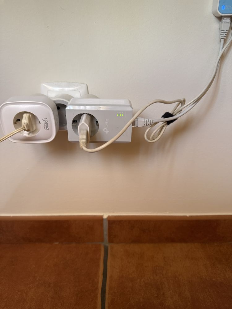 Powerline TPLINK AV 600 na caixa e cabo