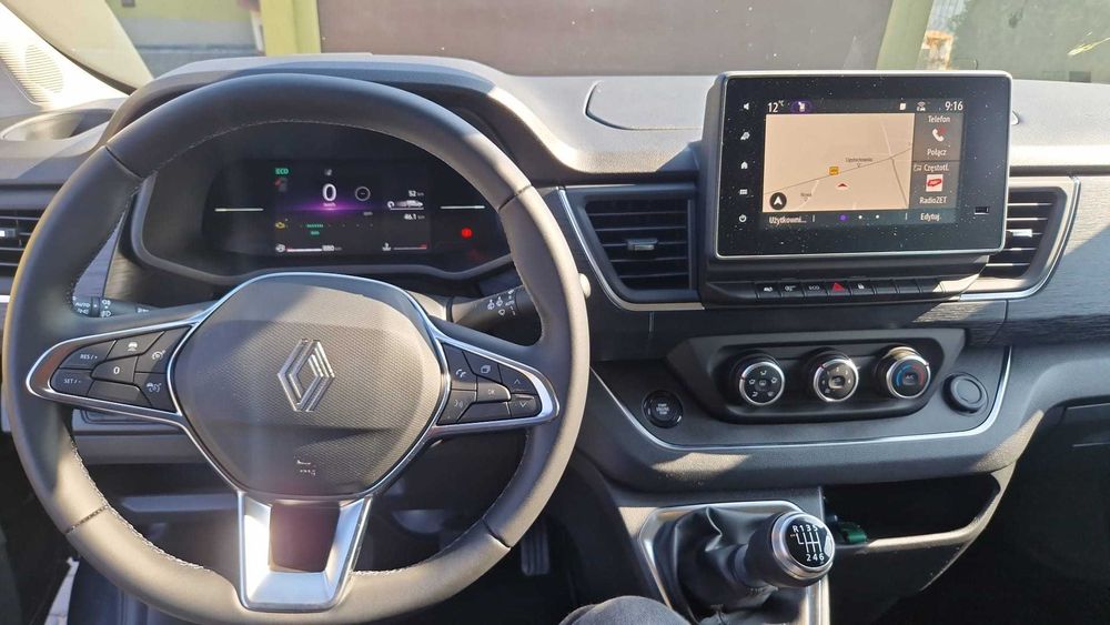 WYNAJEM BUSA - nowy Renault Trafic 8-osobowy