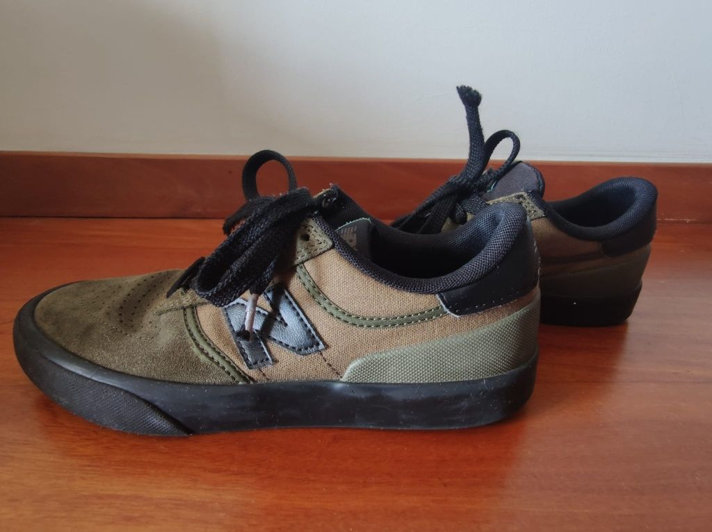 Sapatilhas New Balance verde tropa/caqui