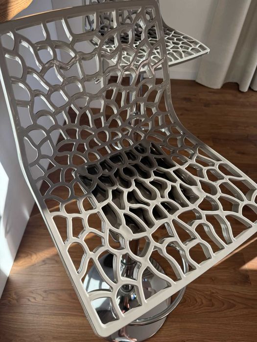 Krzesła barowe hokery beżowo szare Westwing Gaudi Beige Komplet 2 szt