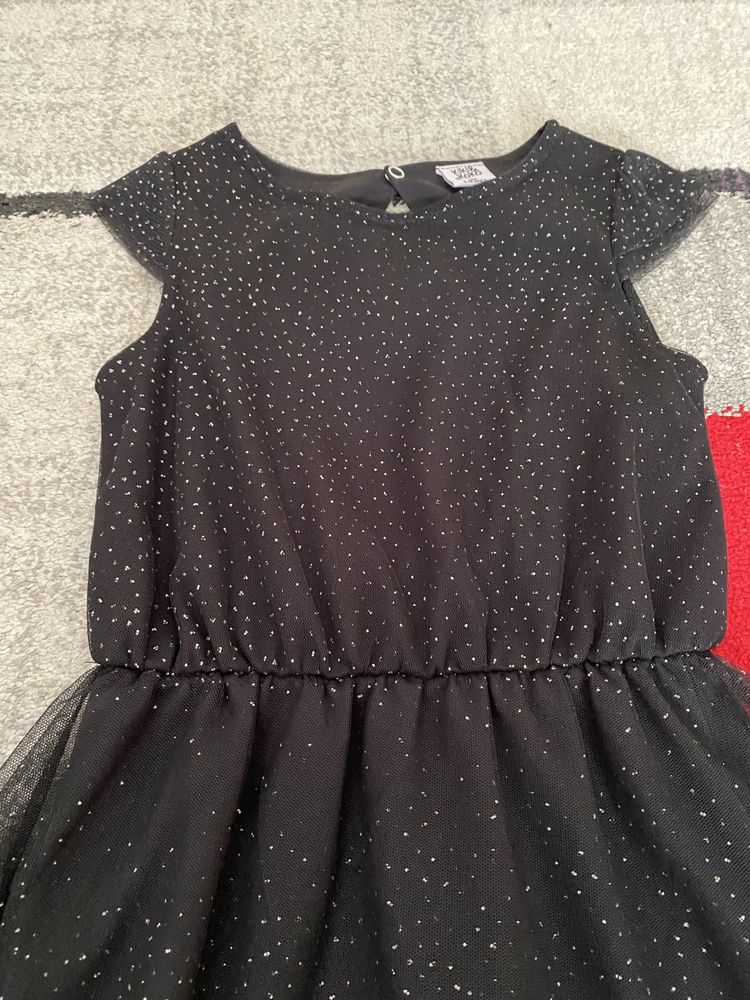 Sukienka czarna, elegancka r.104 na ok.3/4 lata dla dziewczynki f. Kik