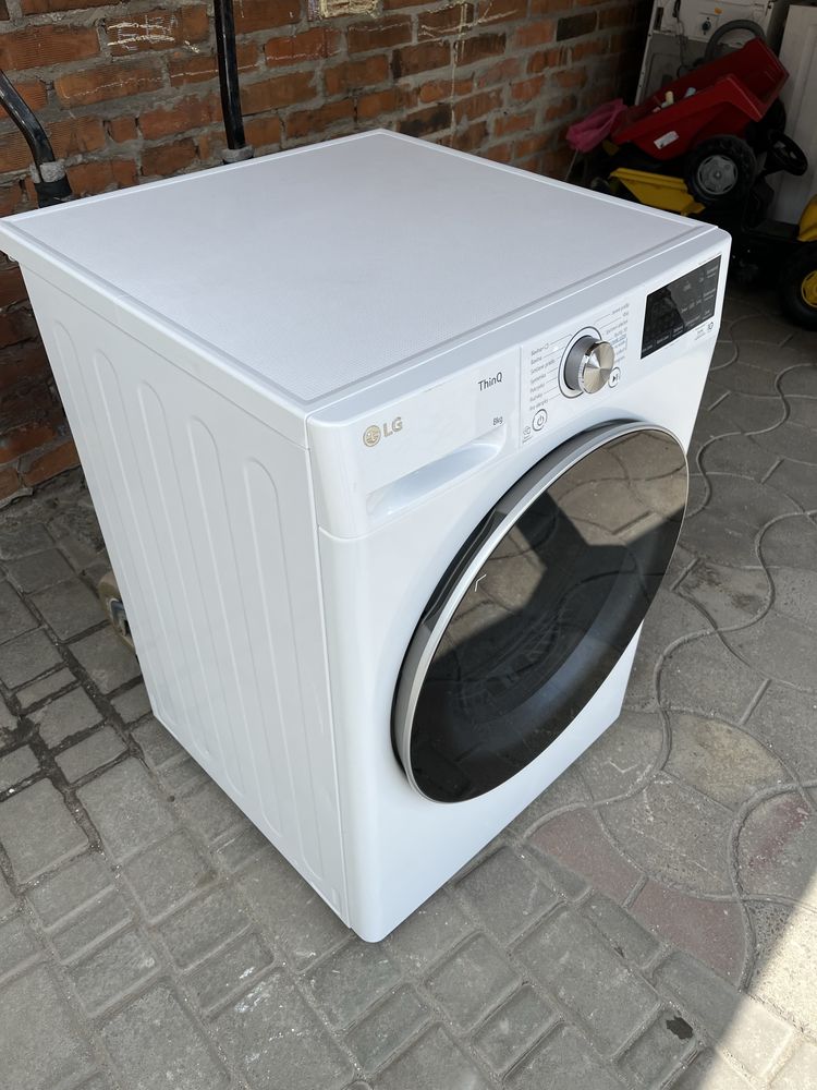 Продам сушильну машину LG RC81V9AV3N (8 кг) 2025 рік
