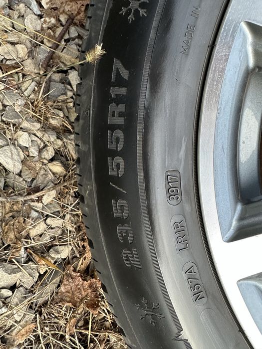 Авто шини зимові для легкових авто з дисками та датчиками тиску