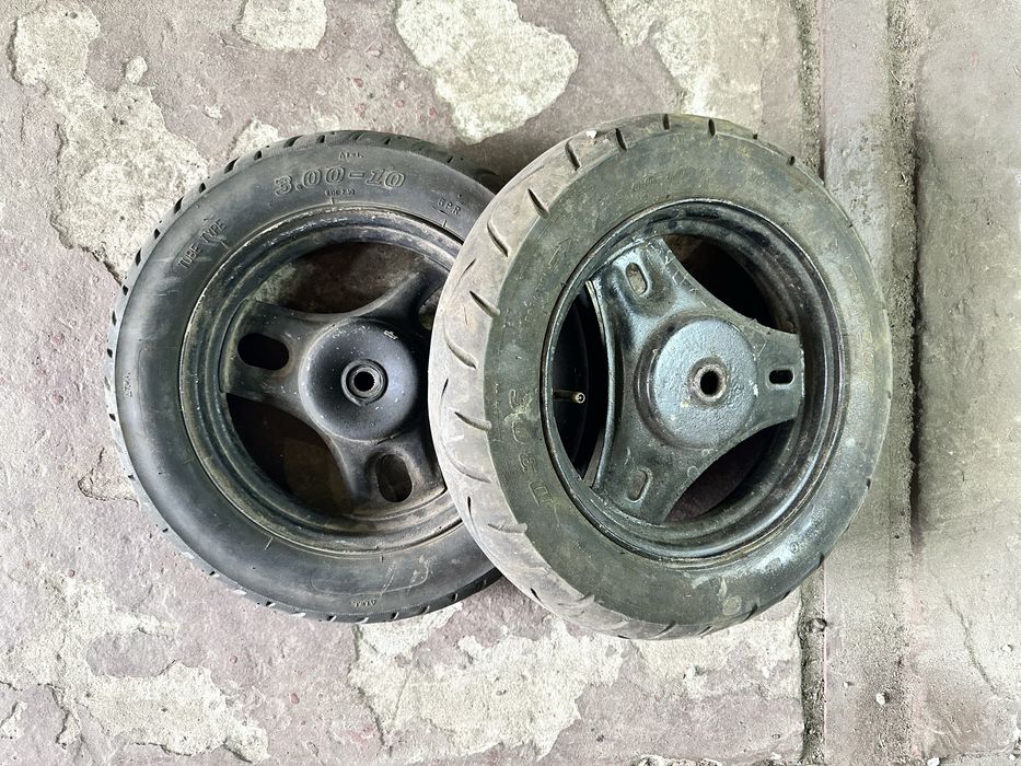 Колеса гума на мотоцикл мопед скутер R17  R10