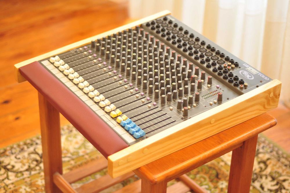 mesa de som e mistura Soundcraft em excelente estado