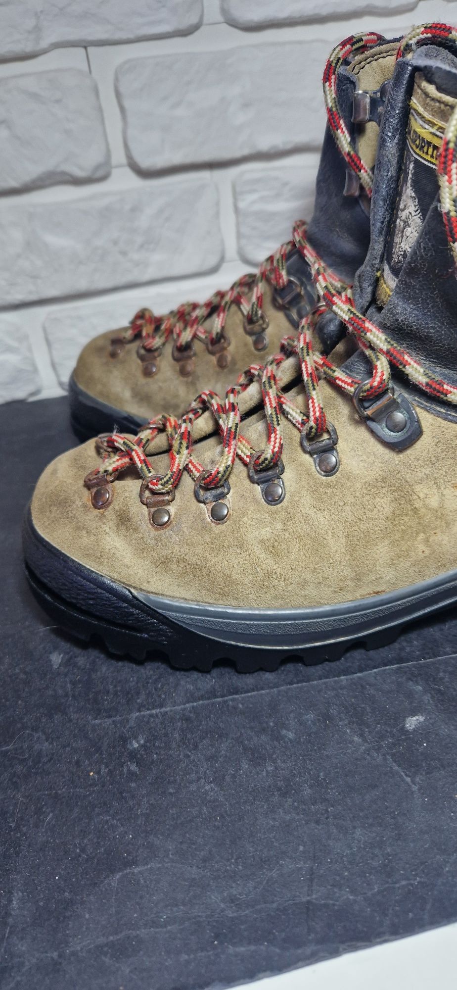 La Sportiva 44.             .