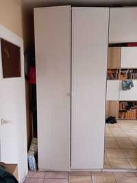 2 szafy z IKEI, jedna z lustrzanymi drzwiami