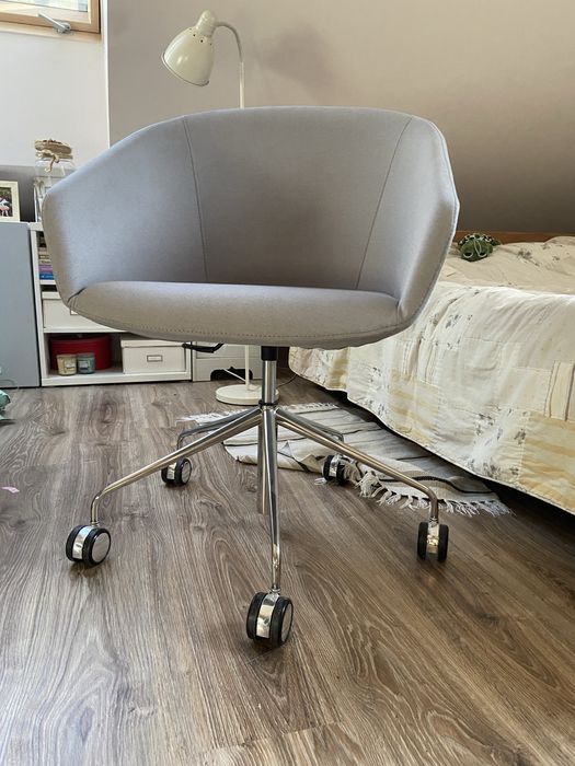 Dwa Fotele obrotowe renomowanej marki Bejot