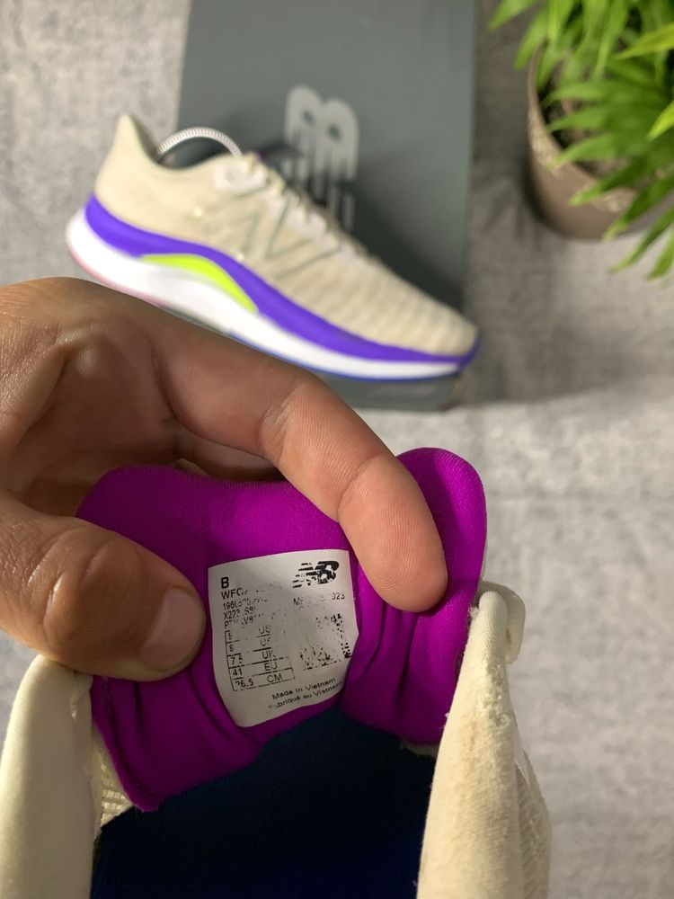 Бігові Кросівки New Balance FuelCell Propel [41.5]