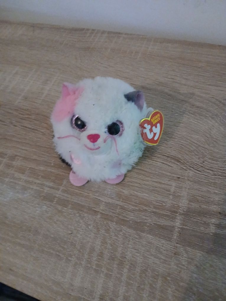 Przedstawiony na zdjęciu to maskotka Ty Puffies Muffin Biały K