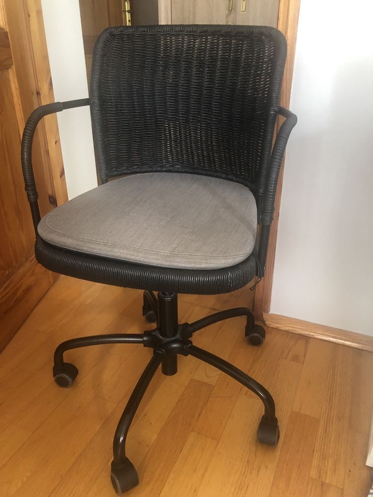 Krzeslo/fotel obrotowe na kółkach IKEA Gregor