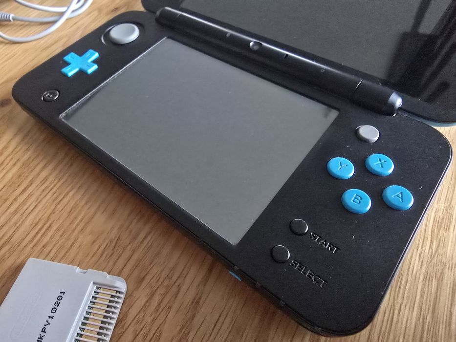 New Nintendo 2 DS XL i 5 gier