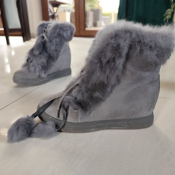 Buty szare na koturnie wiązane roz 38, ocieplane.
