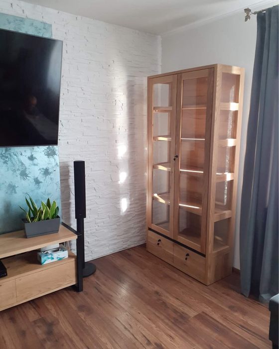 Witryna biblioteczka drewniana przeszklona