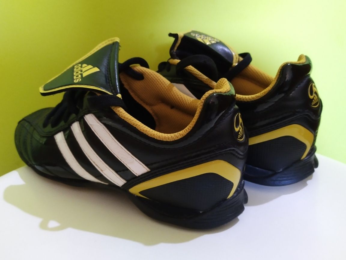 Adidas skórzane buty korki do gry w piłkę chłopięce rozm 33 wkładka 19