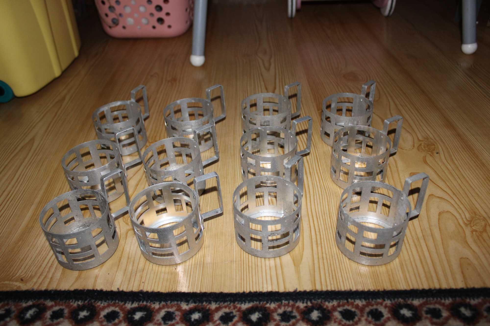 Aluminiowe koszyczki do szklanek