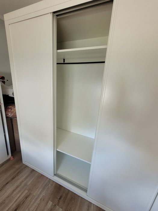 Roupeiro madeira maciça lacado branco