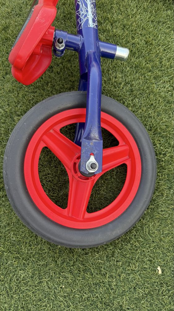 Bicicleta de equilibrio homem aranha