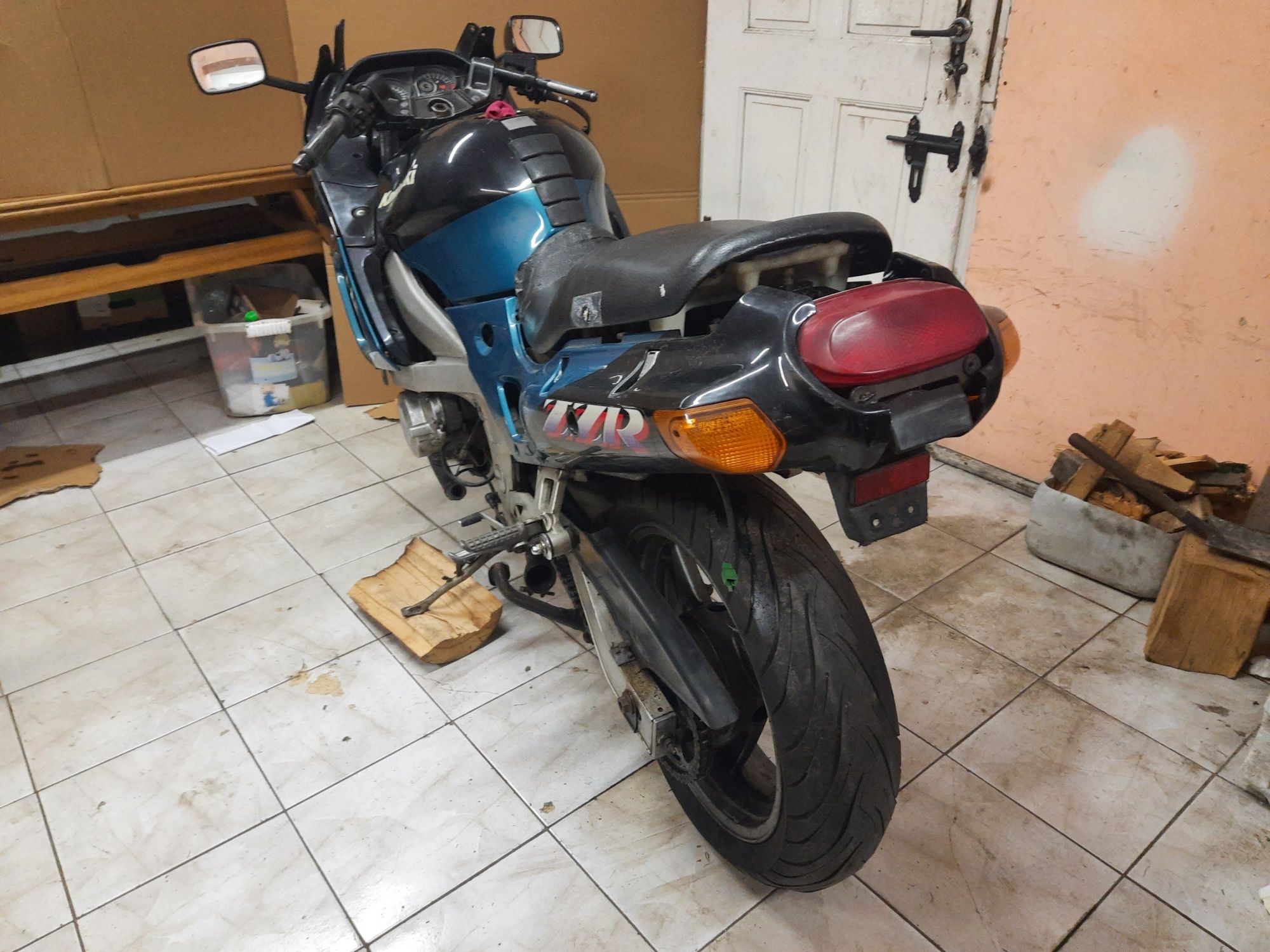 Kawasaki ZZR 600 części koło Licznik owiewki bak sety kierunkowskaz