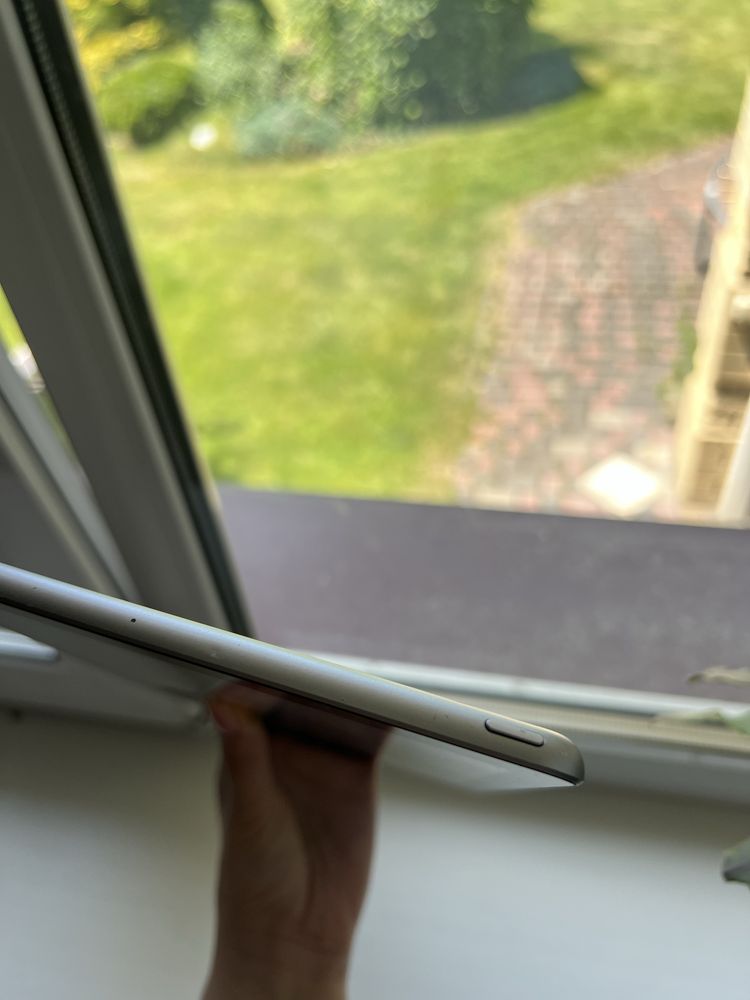 Ipad 5th generation 32 GB