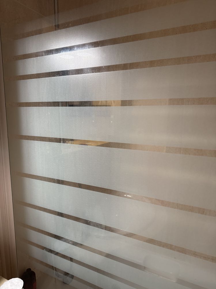 Banheira de hidromassagem e vidro temperado listas fosco