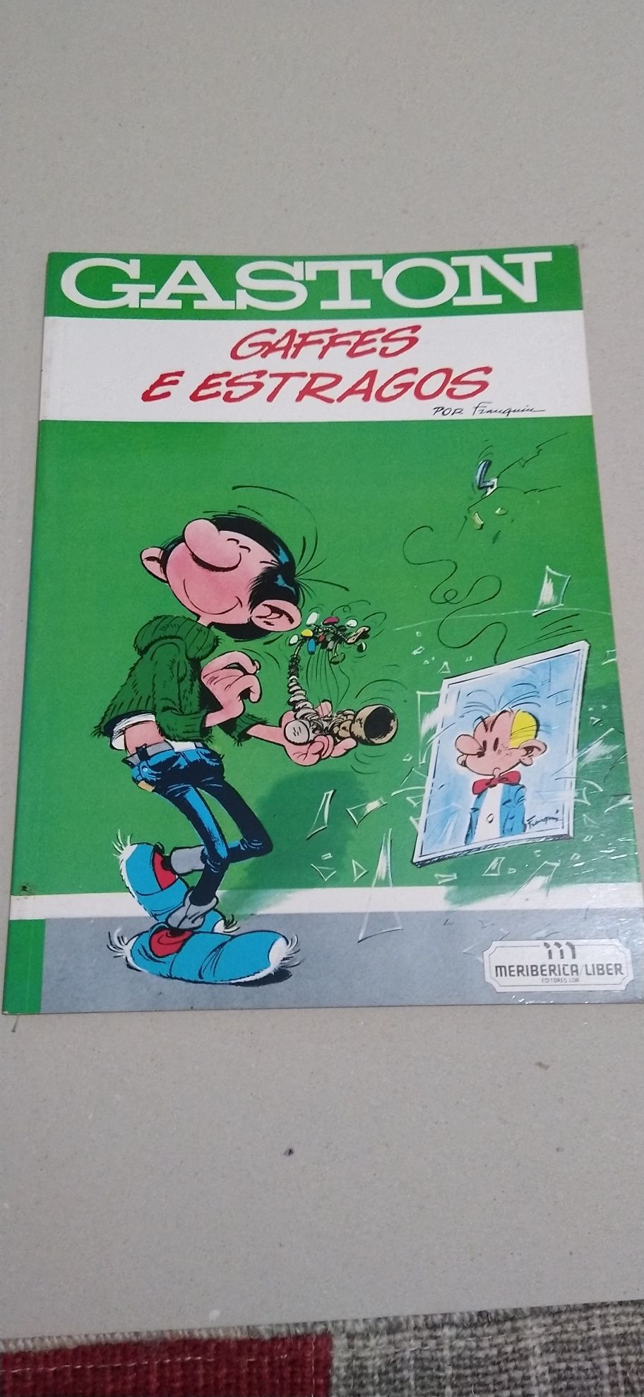 Livros do Astérix, Gaston, Tintim (capa dura 6€ e outros 4€)