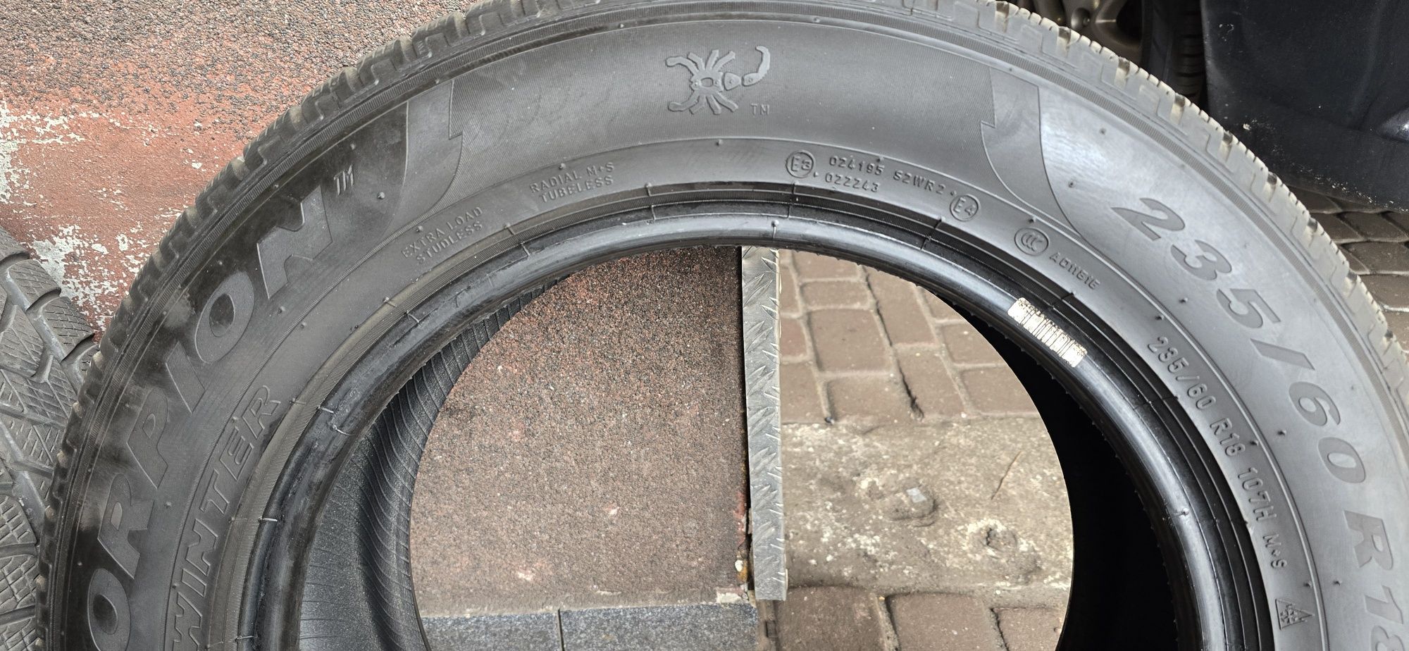 Sprzedam opony zimowe Pirelli scorpion 235/60/18
