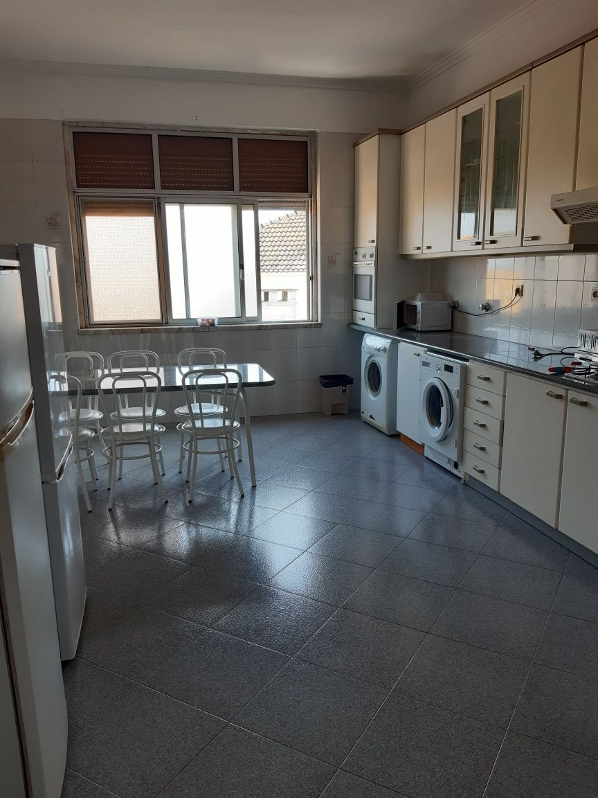 Aluga-se quarto para casal em Vale de Figueira/São João da Talha