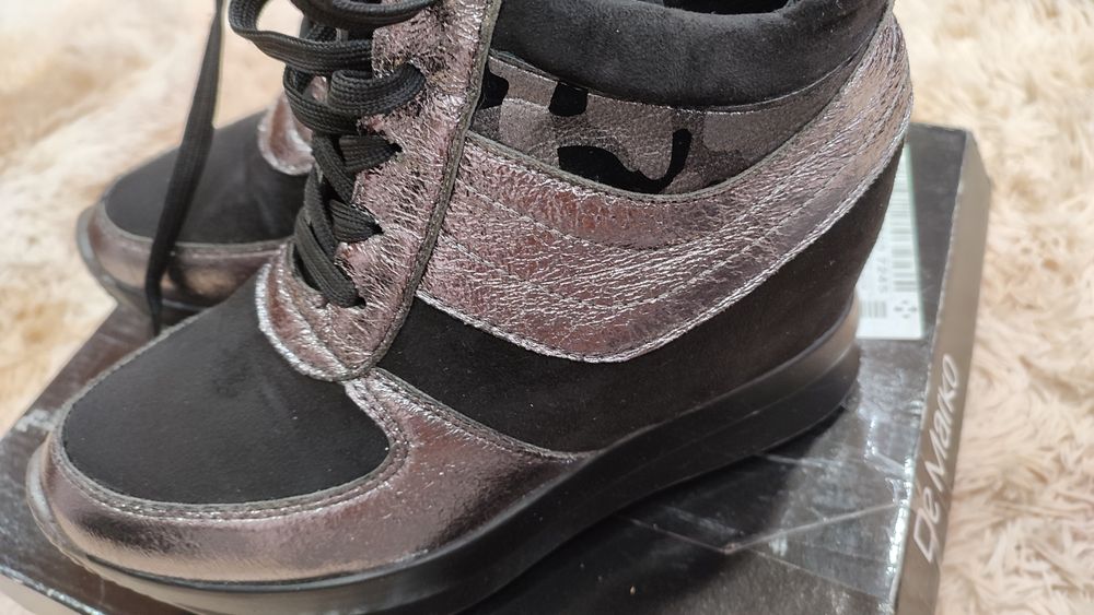 Продам слипоны на скрытой танкетке