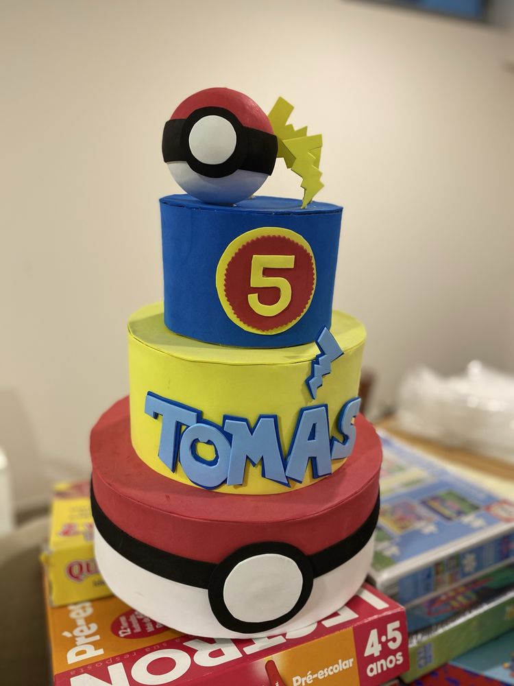 Bolo de Aniversario EVA Pokemon