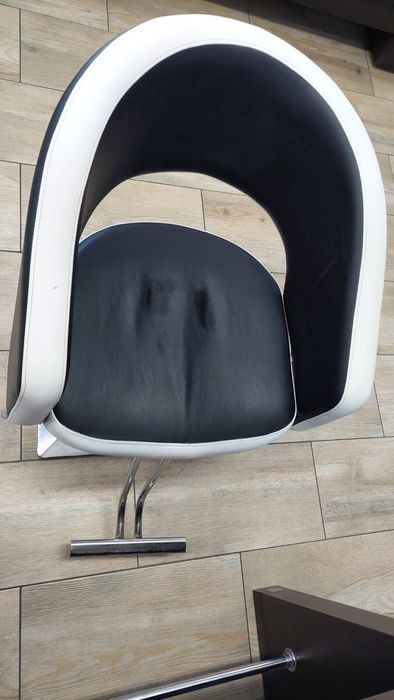 Zestaw foteli fryzjerskich i myjka