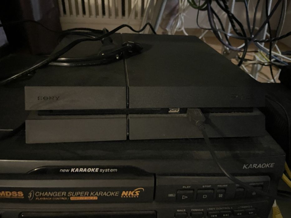 Sony PlayStation 4 з двома джойстиками + GTA5