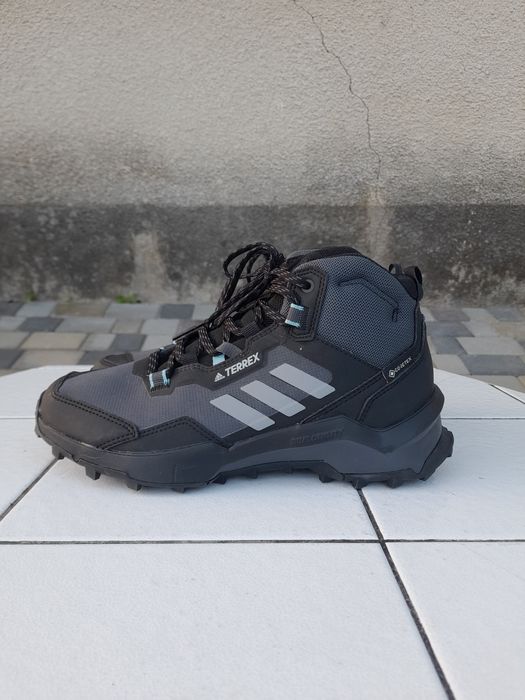 Кросівки  Adidas Terex AX4 MID GORE-TEX HIKING SHOES BLACK FZ3149
Роз
