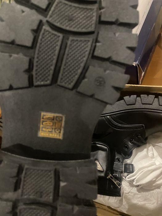 Botas militares com bolsa