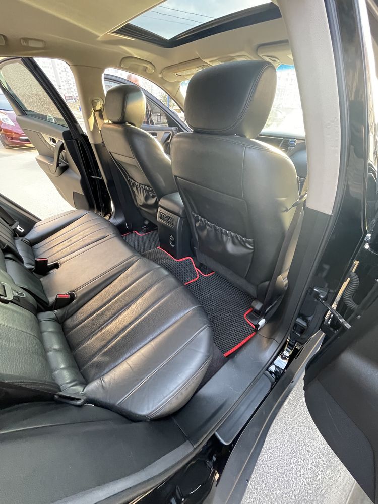 Продам Infinity QX70 2017