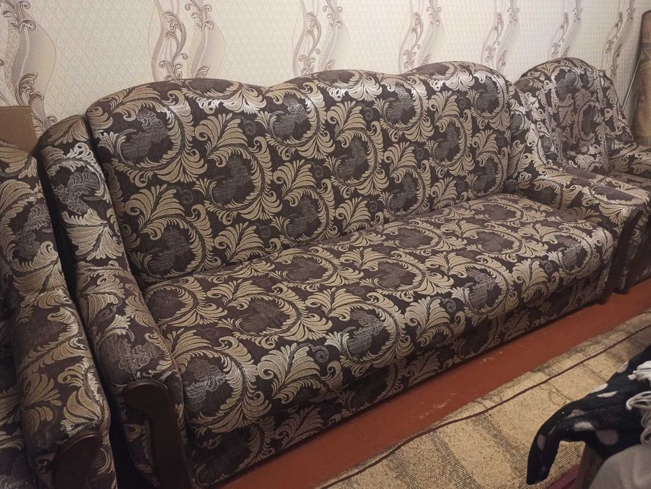 Диван та два крісла