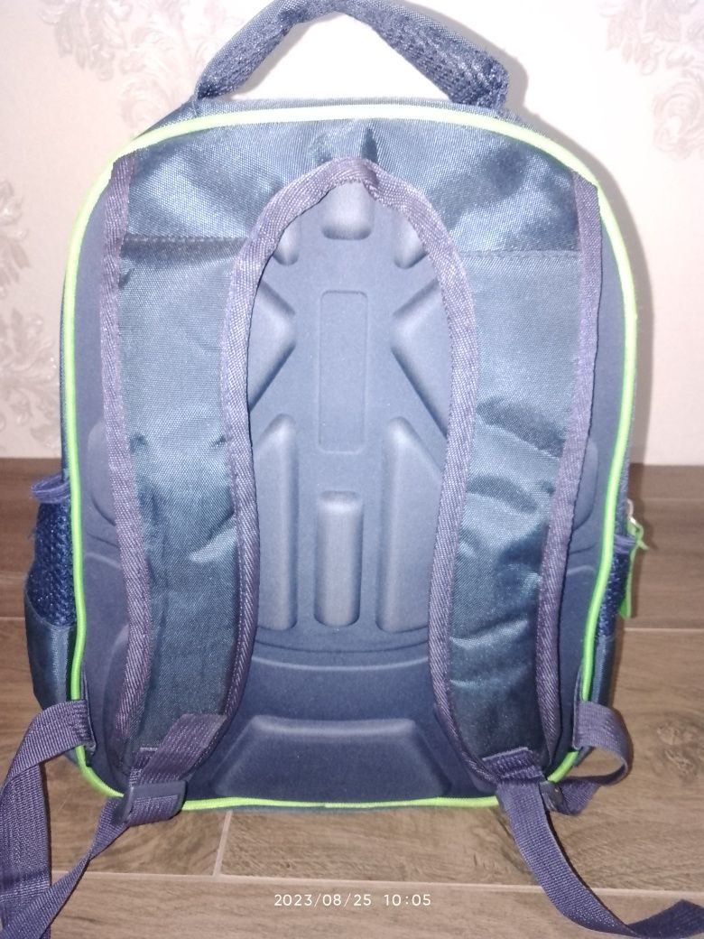 Портфель, ранець, рюкзак для школи