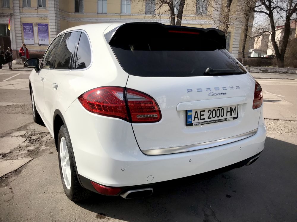 Продам Porsche Cayenne 2012 г.в 3л.Дизель Официал 182 тыс.пр.