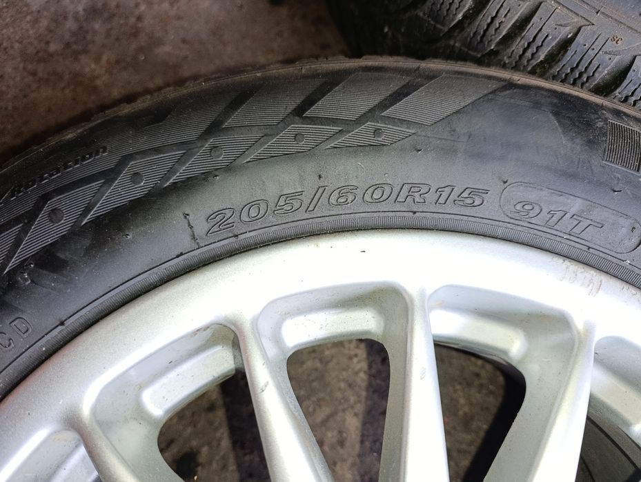 Продам диски с резиной 205/60/R15.