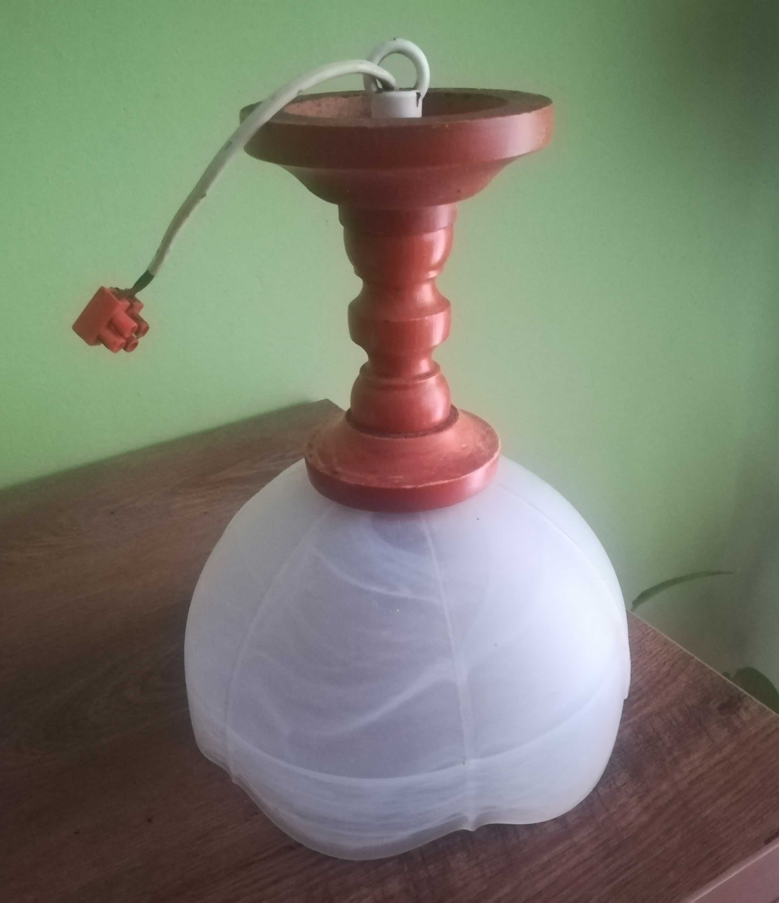 Lampa wisząca ze szklanym kloszem - gotowa do podłączenia!