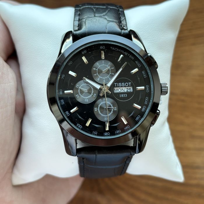Чоловічий годинник Tissot чорного кольору на ремінці