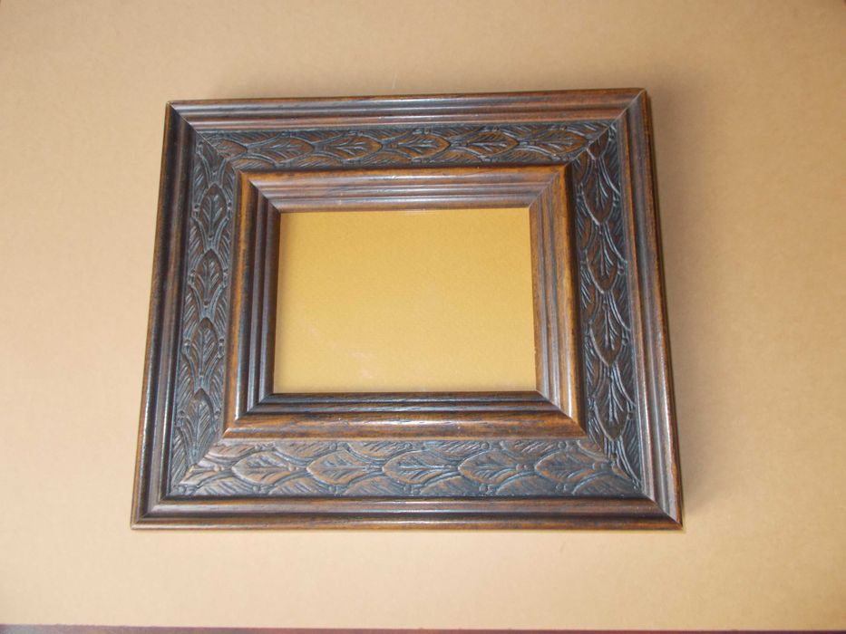 Zabytkowa ramka na fotografię, drewniana rzeźbiona