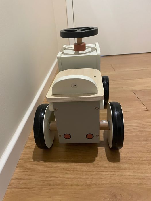 Carrinho-trator em madeira - cinzento claro liso