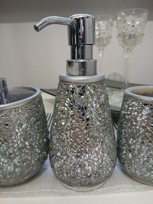 Sprzedam komplet lusterkowy glamur akcesoria łazienkowe