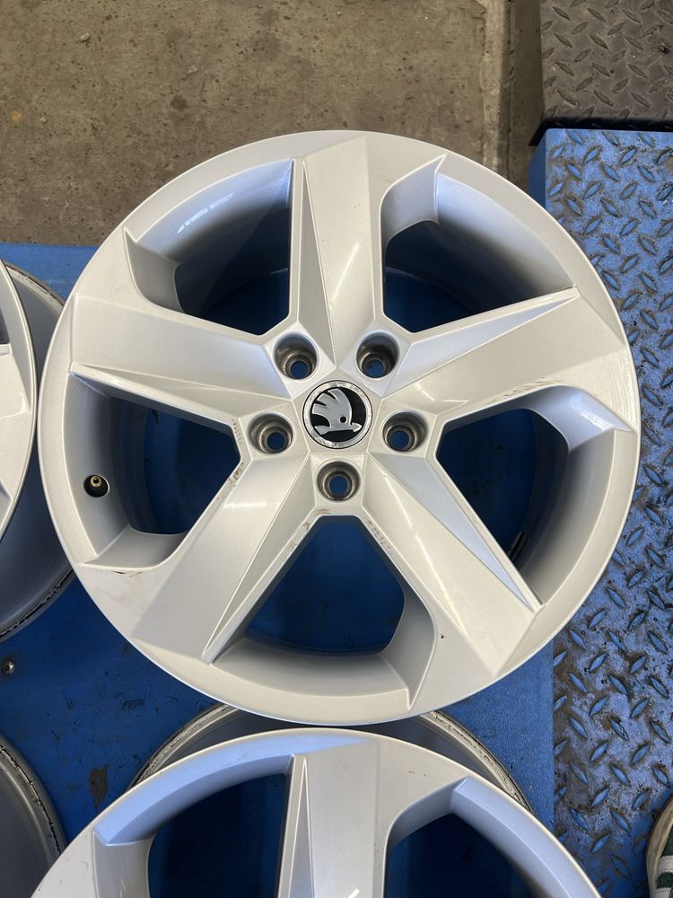 Felgi aluminiowe OE 7.5Jx17H2 ET51 5x112 Skoda Octavia III RS