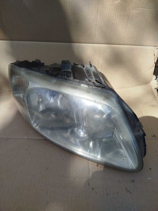 Фари передні Додж Dodge Caravan 4 Chrysler Voyager 4 (2001-2007)