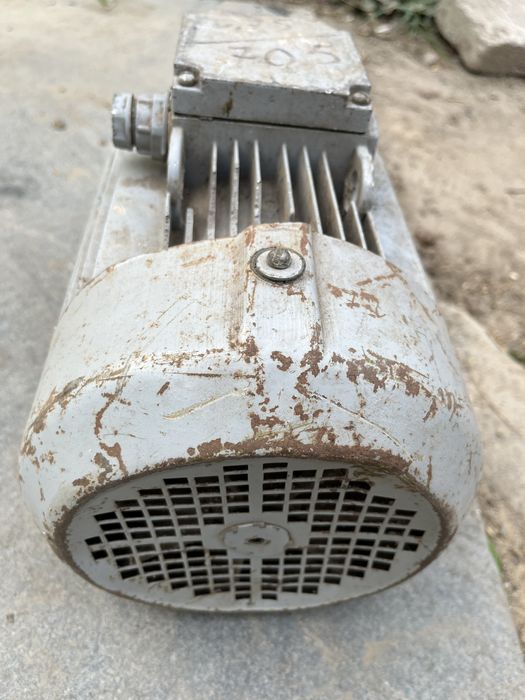 Асинхронний двигун 0,75 квт 705 об/хв